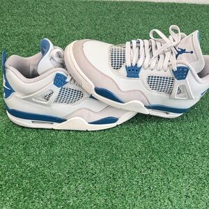 Air Jordan 4 Retro Military Blue Men’s size 9.5. Good condition, No Box